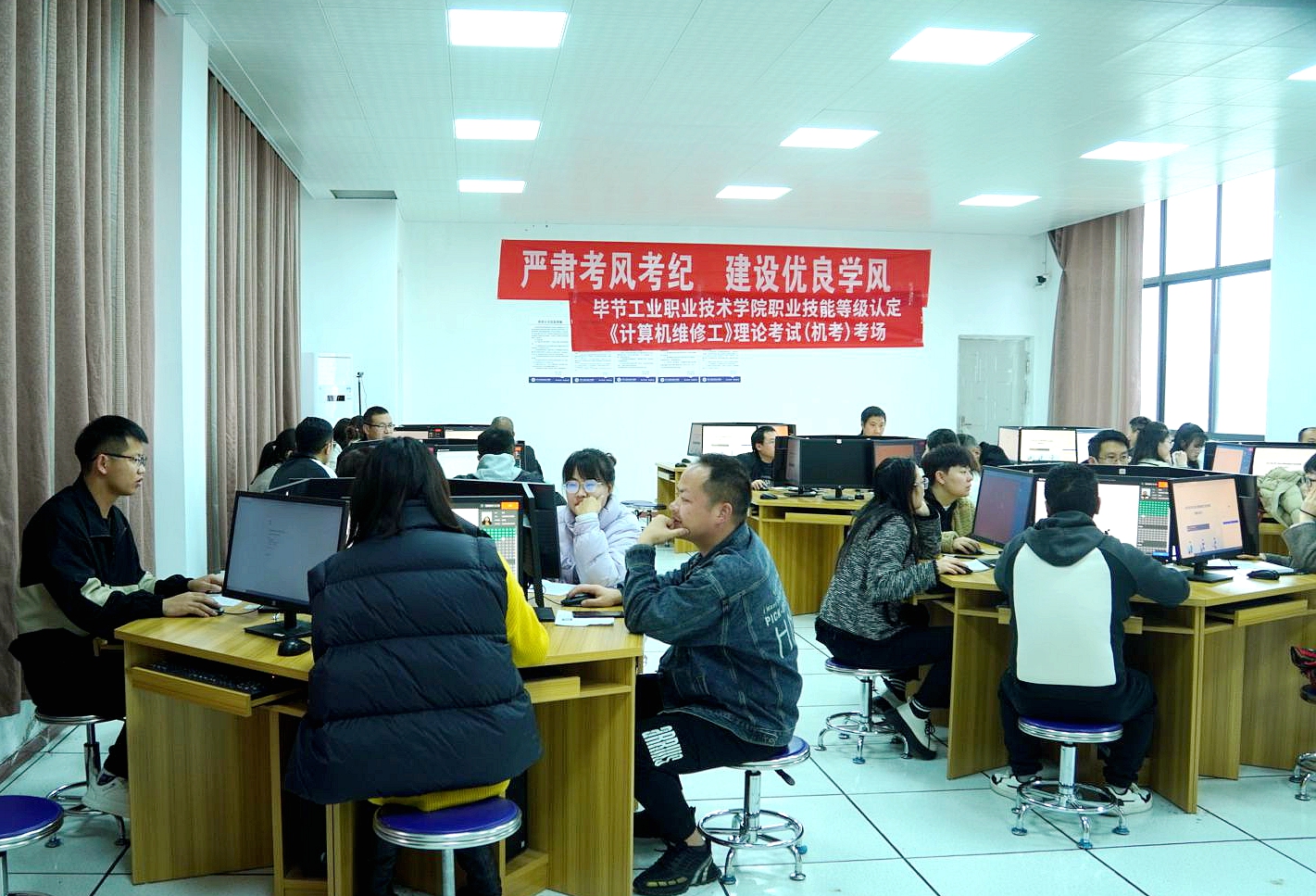 持續(xù)推進職業(yè)技能等級認定  不斷推動“雙師型”隊伍建設(shè)