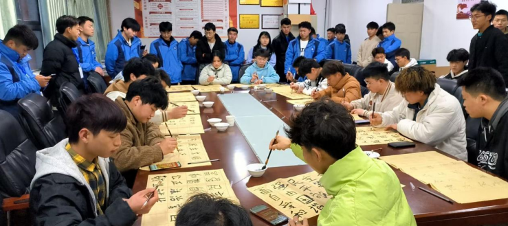 機(jī)電汽車工程系舉辦“翰墨歌盛世，青春頌黨恩”校園書法大賽初賽