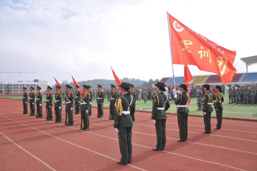乘風破浪戎裝起航 綻放青春士氣昂揚——學院舉行2021級中職新生軍訓開訓儀式