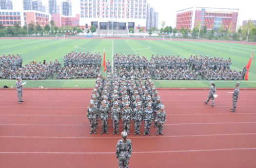 軍訓考核展鐵骨錚錚風采 錘煉意志筑技能報國夢想
