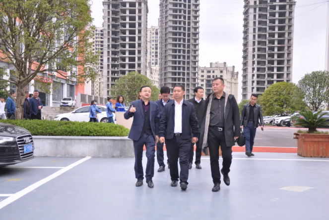 市委常委、市政府常務(wù)副市長(zhǎng)周仕飛赴畢節(jié)工業(yè)職業(yè)技術(shù)學(xué)院調(diào)研