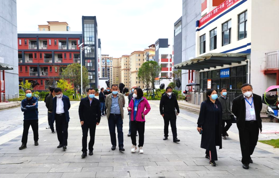 畢節(jié)市人民政府辦公室副主任金莉、畢節(jié)市教育局副局長何友國一行到我院檢查指導疫情防控工作