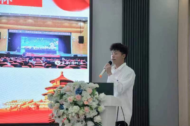 2021-2022學(xué)年國家獎學(xué)金獲得者個(gè)人事跡專欄第一期——黃杏、譚程慧