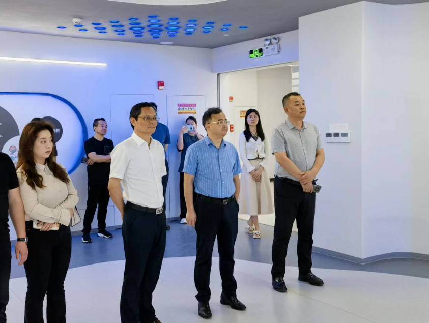 李涌、邱國援率隊到廣東省企業(yè)、院?？疾鞂W(xué)習(xí)