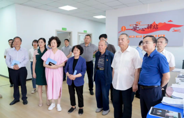 省、市關(guān)心下一代工作委員會(huì)赴畢節(jié)工業(yè)職業(yè)技術(shù)學(xué)院調(diào)研
